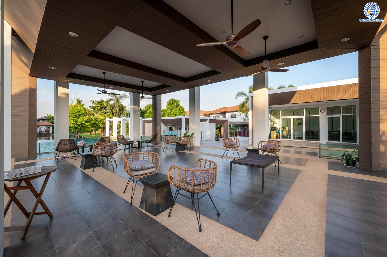 บ้านมือสองตกแต่งใหม่ โครงการ เดอะเวอรีเดียนโฮม กาญจนาภิเษก เนื้อที่กว้าง 75 ตร.ว. ฟังก์ชัน 3 ห้องนอน 4 ห้องน้ำ 1 ห้องอเนกประสงค์ 1 ห้องแม่บ้าน จอดรถได้ 2 จอด บนทำเลดี ติดถนนกาญจนาภิเษก เชื่อมต่อถนนรัตนาธิเบศร์ ถนนนครอินทร์ ถนนกาญจนาภิเษก ใกล้รถไฟฟ้าสายสีม่วง "สถานีตลาดบางใหญ่" และจุดขึ้นทางด่วน "ศรีรัช"...